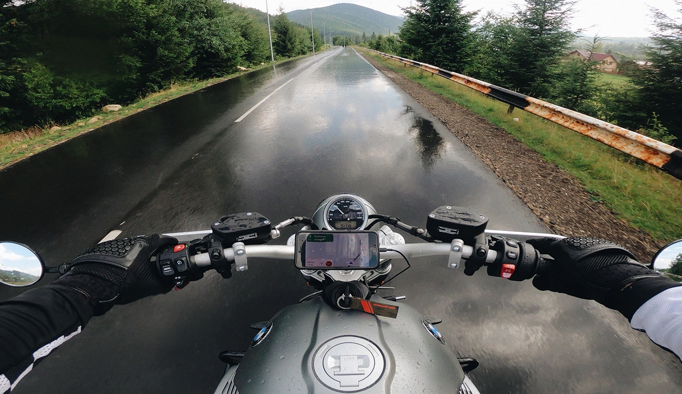 Useful tips for riding a motorcycle in the rain